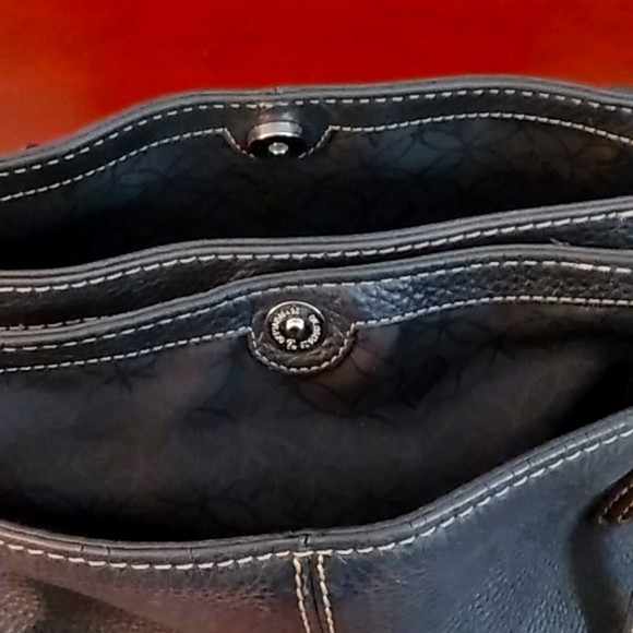 Fossil 100% pebbled leather black bag, contrast top stitched. - Picture 2 of 8